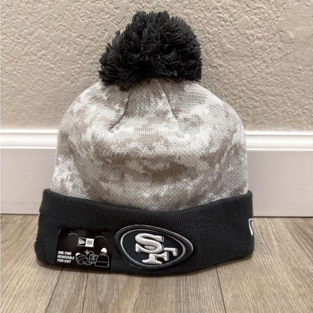 San Francisco Gray and Black Pom Beanie
